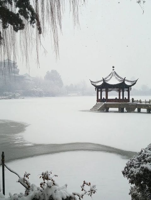 雪天驾驶更安心：问界车的冬日暖心体验