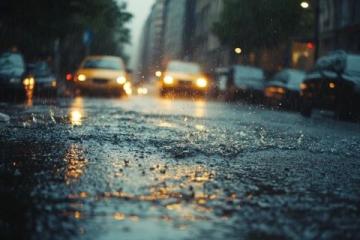 雨天行车注意点:谨慎驾驶、防止淹水、及时报案