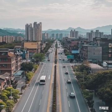 广州黄埔区风雨连廊长期被电动车违规占用问题仍未解决